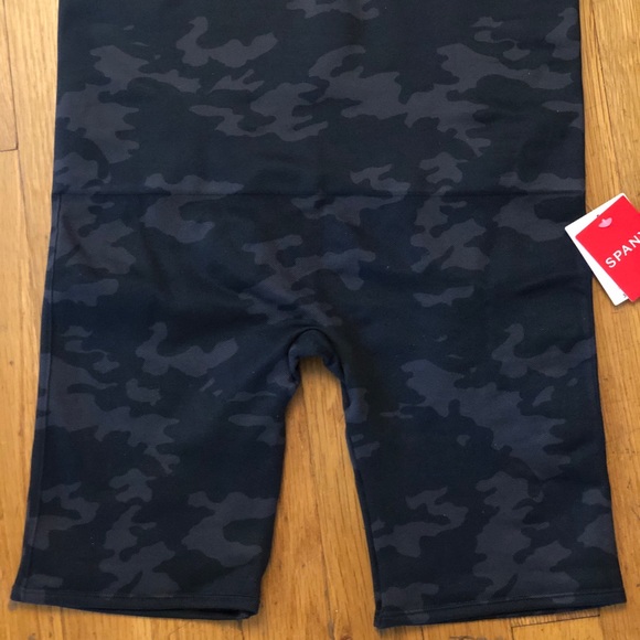 NEW SPANX Look At Me Now Bike Short - Black Camo - Picture 2 of 5